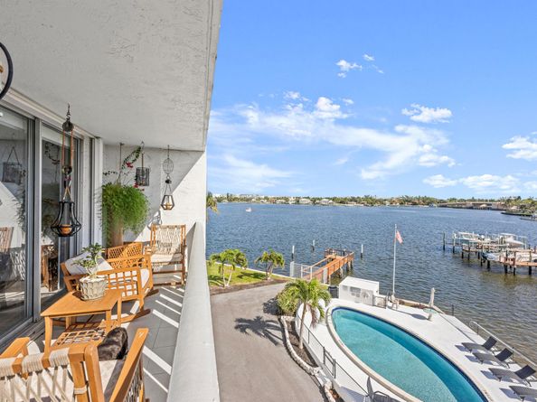 231 E Lantana Road 402, Lantana FL 33462