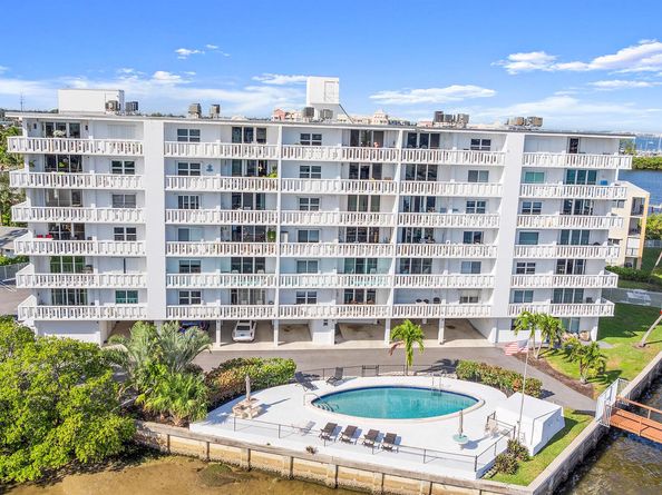 231 E Lantana Road 402, Lantana FL 33462