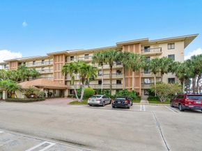 2601 Marina Isle Way 202, Jupiter FL 33477