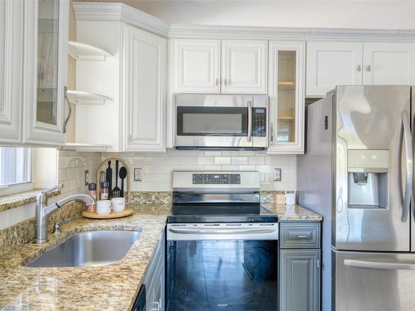 6790 NW 69th Ct, Tamarac FL 33321