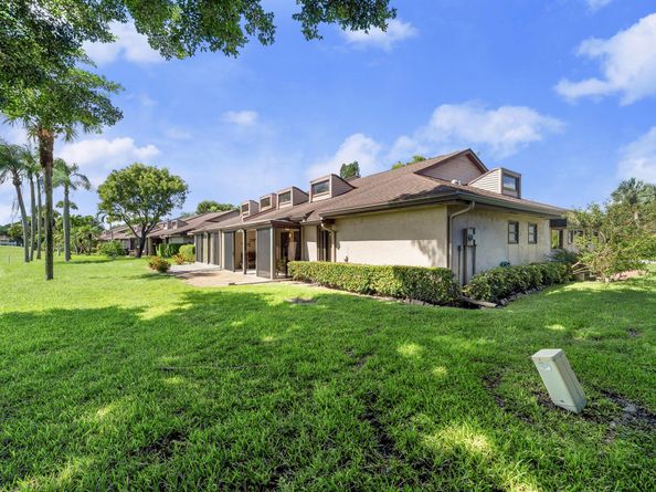 6720 Versailles Court, Lake Worth FL 33467