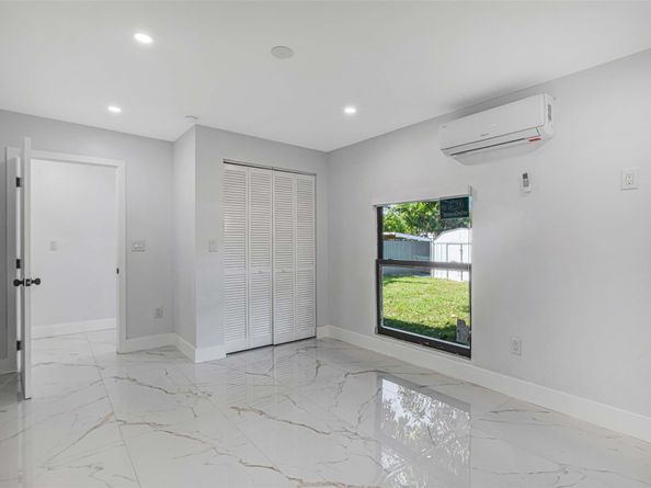 2633 Taft St, Hollywood FL 33020