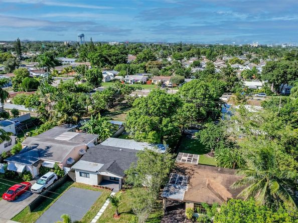 2633 Taft St, Hollywood FL 33020