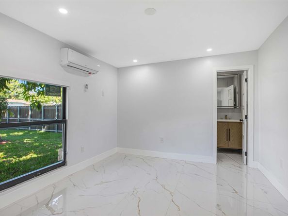 2633 Taft St, Hollywood FL 33020