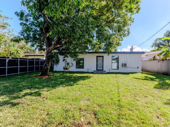 2633 Taft St, Hollywood FL 33020