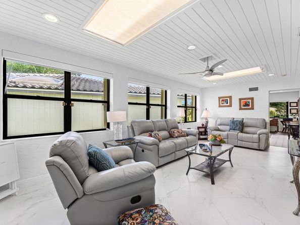 35 Woods Lane, Boynton Beach FL 33436