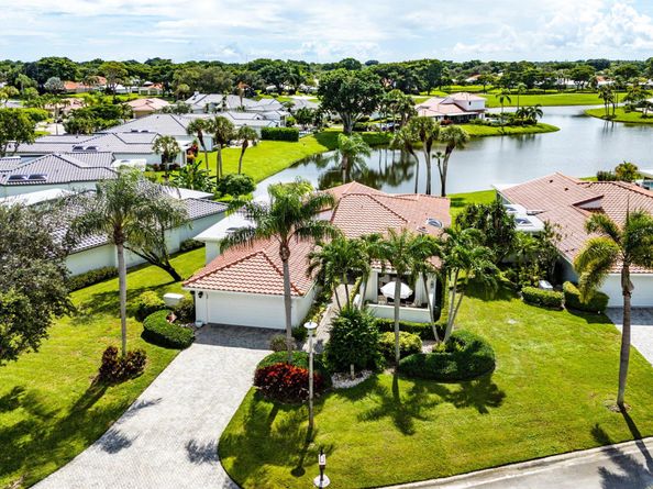 35 Woods Lane, Boynton Beach FL 33436