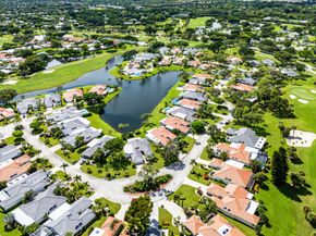 35 Woods Lane, Boynton Beach FL 33436