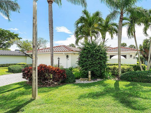 35 Woods Lane, Boynton Beach FL 33436