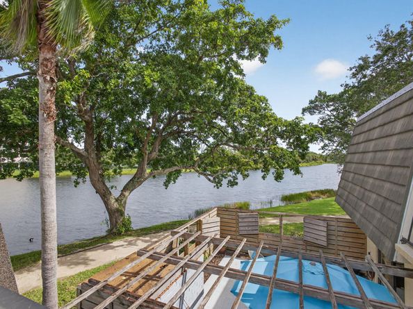 411 4th Terrace, Palm Beach Gardens FL 33418