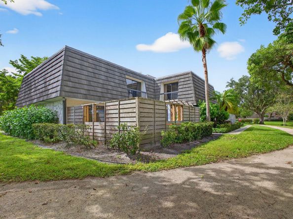 411 4th Terrace, Palm Beach Gardens FL 33418