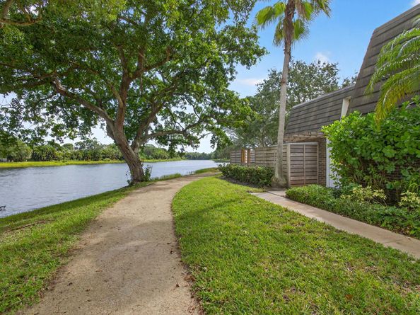 411 4th Terrace, Palm Beach Gardens FL 33418