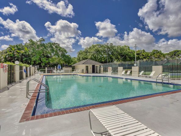 411 4th Terrace, Palm Beach Gardens FL 33418