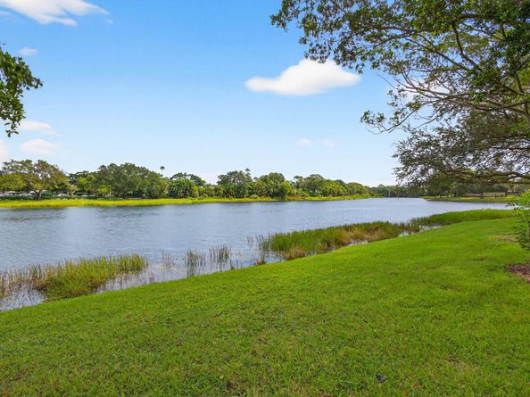 411 4th Terrace, Palm Beach Gardens FL 33418