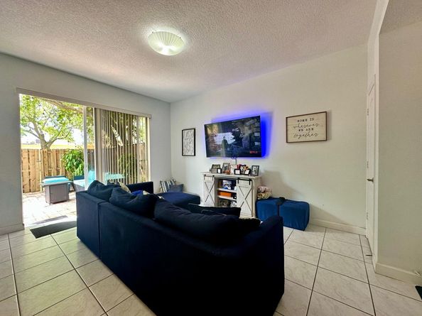 11964 SW 81st Ln 11964, Miami FL 33183