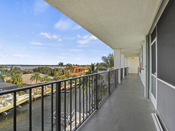 109 Paradise Harbour Boulevard 514, North Palm Beach FL 33408