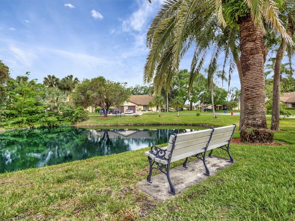 160 Ramblewood Circle, Royal Palm Beach FL 33411