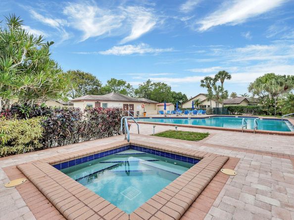 160 Ramblewood Circle, Royal Palm Beach FL 33411