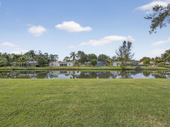 160 Ramblewood Circle, Royal Palm Beach FL 33411