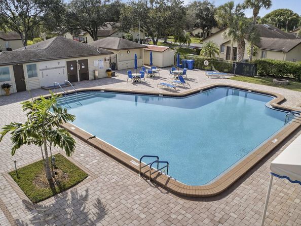 160 Ramblewood Circle, Royal Palm Beach FL 33411