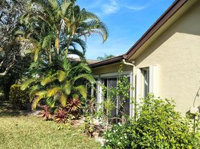 125 Ramblewood Circle, Royal Palm Beach FL 33411
