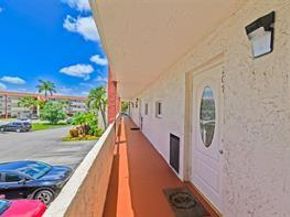 9511 N Hollybrook Lake Dr 207, Pembroke Pines FL 33025