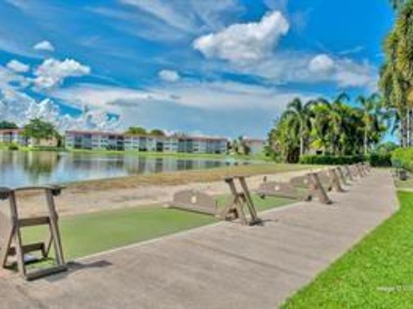 9511 N Hollybrook Lake Dr 207, Pembroke Pines FL 33025