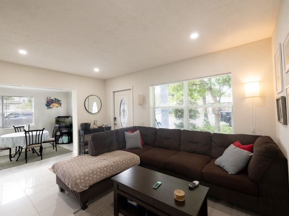 140 NW 46th St, Oakland Park FL 33309