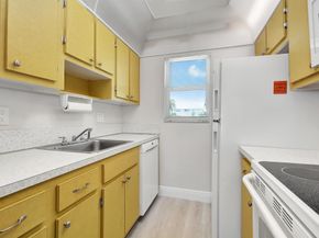 1802 Ocean Drive 112, Boynton Beach FL 33426