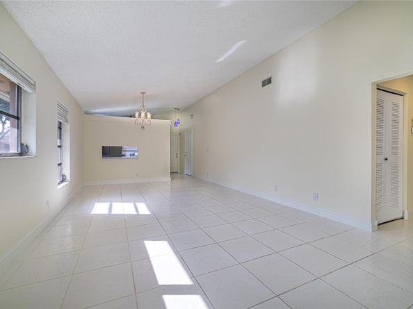 8307 Summerbreeze Ln, Boca Raton FL 33496