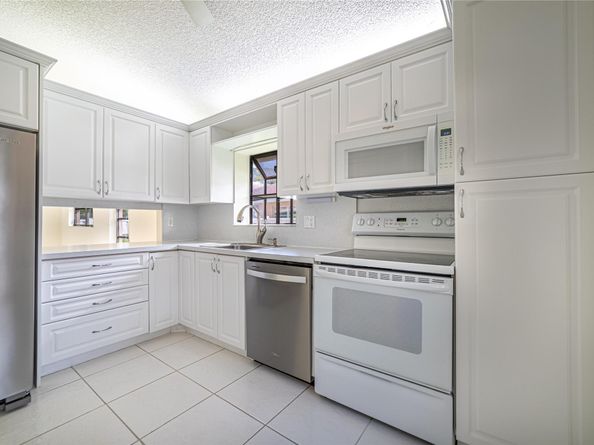 8307 Summerbreeze Ln, Boca Raton FL 33496