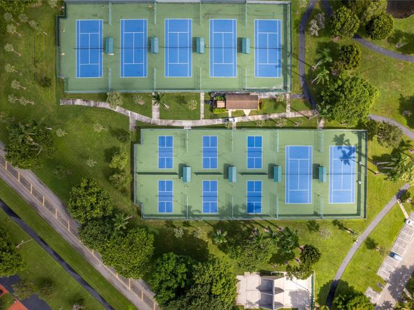 8307 Summerbreeze Ln, Boca Raton FL 33496