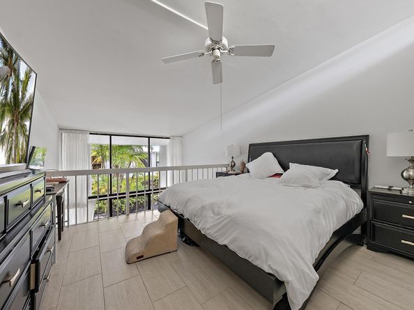 3589 S Ocean Boulevard 26, South Palm Beach FL 33480