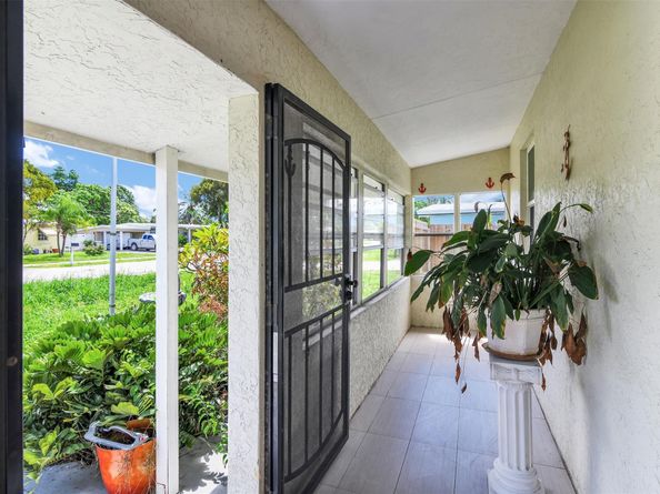 5221 NE 16th Ave, Pompano Beach FL 33064