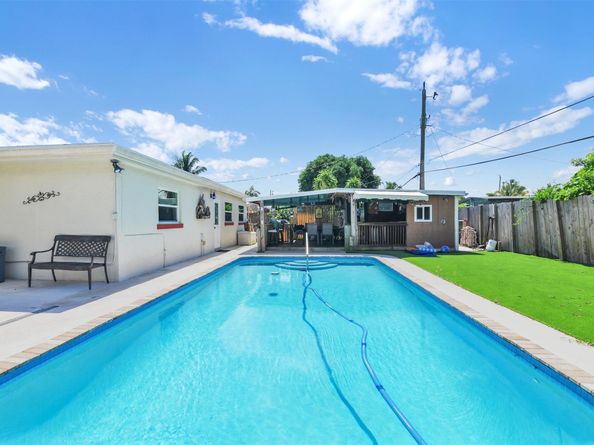 5221 NE 16th Ave, Pompano Beach FL 33064