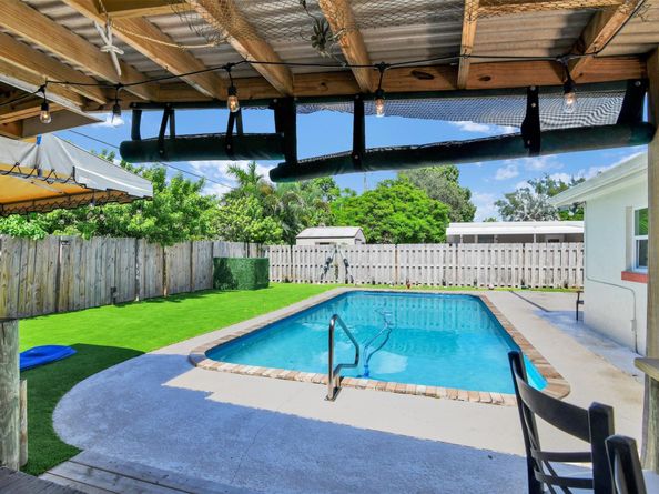 5221 NE 16th Ave, Pompano Beach FL 33064