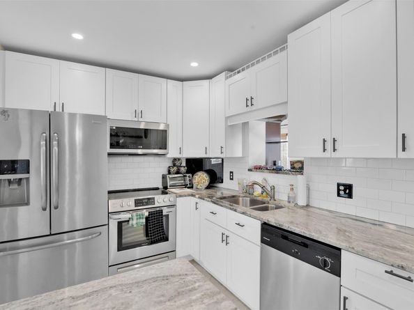 5221 NE 16th Ave, Pompano Beach FL 33064