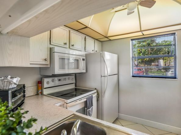 4705 NW 35th St 411, Lauderdale Lakes FL 33319