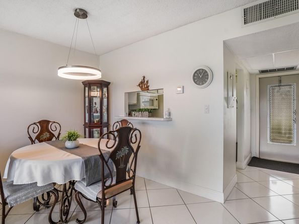 4705 NW 35th St 411, Lauderdale Lakes FL 33319