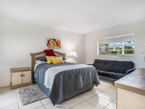 4705 NW 35th St 411, Lauderdale Lakes FL 33319