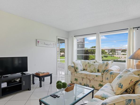 4705 NW 35th St 411, Lauderdale Lakes FL 33319