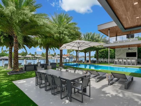 671 Middle River Dr, Fort Lauderdale FL 33304