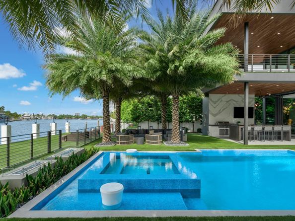 671 Middle River Dr, Fort Lauderdale FL 33304