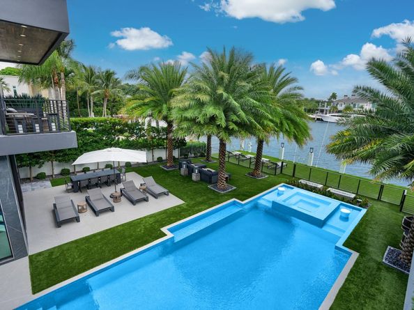 671 Middle River Dr, Fort Lauderdale FL 33304