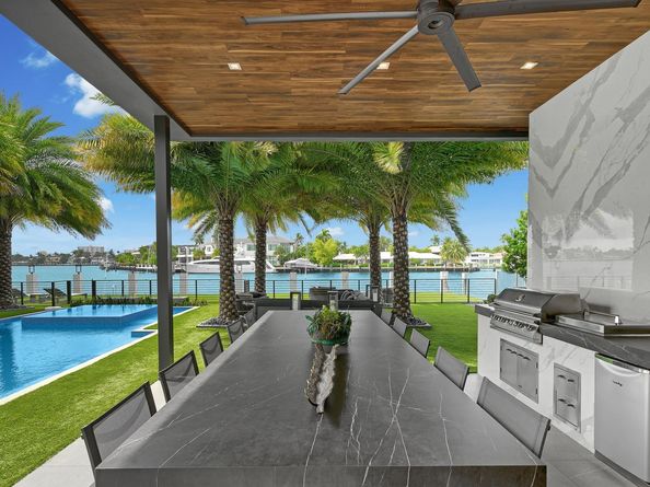 671 Middle River Dr, Fort Lauderdale FL 33304