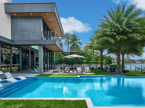671 Middle River Dr, Fort Lauderdale FL 33304
