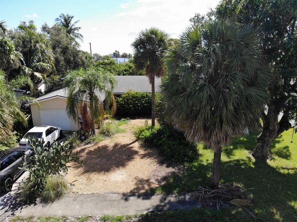 922 S Palmway, Lake Worth Beach FL 33460