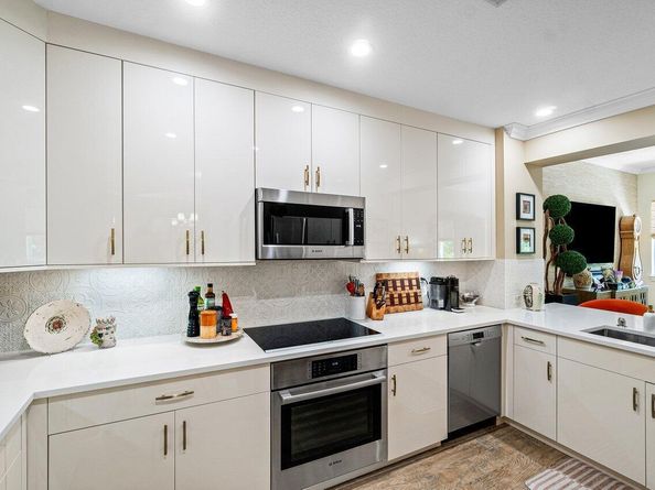 200 NE 2nd Avenue 211, Delray Beach FL 33444
