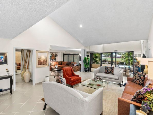 25 Glens Drive W, Boynton Beach FL 33436