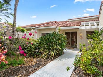 25 Glens Drive W